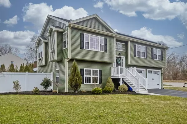 34 Como Dr, Attleboro, MA 02703