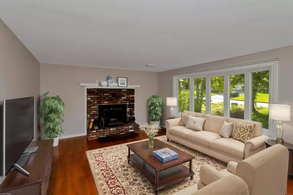 10 Glen Hollow Drive, Farmington, CT 06085