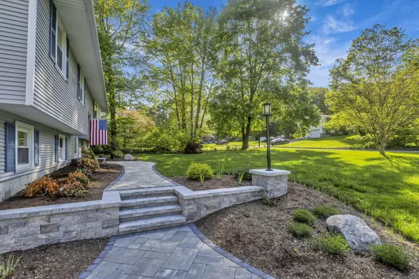 10 Glen Hollow Drive, Farmington, CT 06085