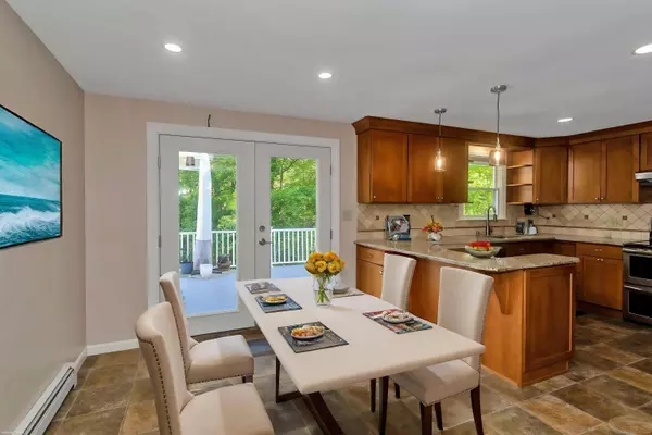 10 Glen Hollow Drive, Farmington, CT 06085