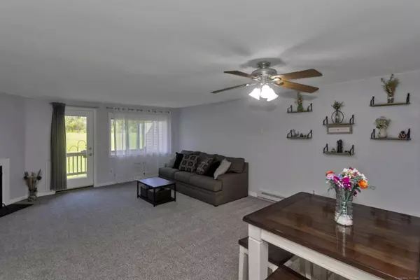 19 Chelsea Lane #19, East Granby, CT 06026