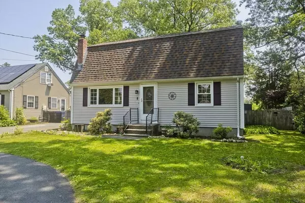 8 Field St, Southwick, MA 01077