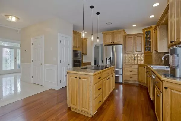 11 Lexington Cir, Southwick, MA 01077