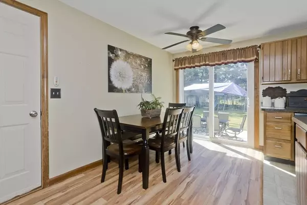 16 Glen Ridge Dr, Westfield, MA 01085