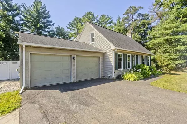 16 Glen Ridge Dr, Westfield, MA 01085