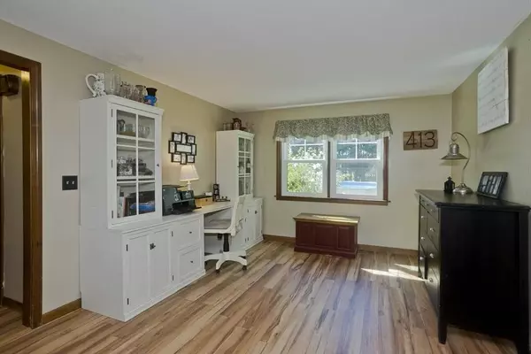 16 Glen Ridge Dr, Westfield, MA 01085