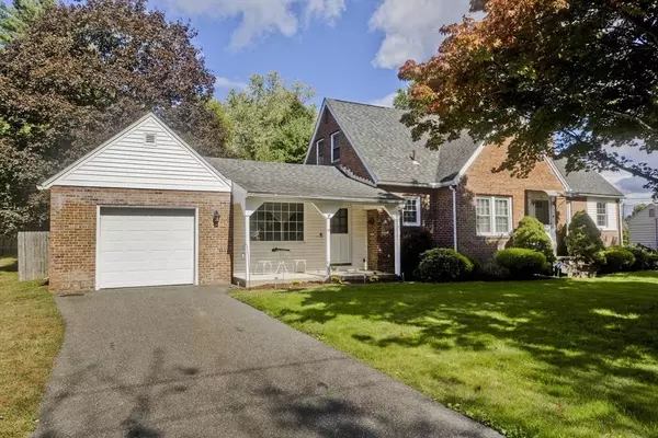 14 Greenacre Ln, Agawam, MA 01001