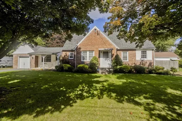 14 Greenacre Ln, Agawam, MA 01001