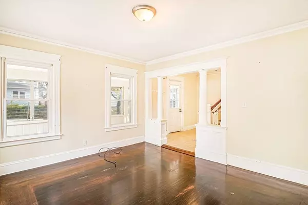 18 Sycamore St, Springfield, MA 01109