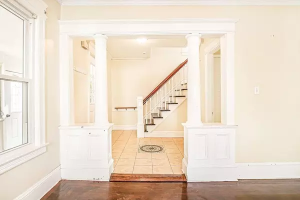 18 Sycamore St, Springfield, MA 01109