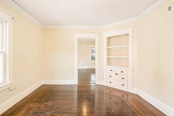 18 Sycamore St, Springfield, MA 01109