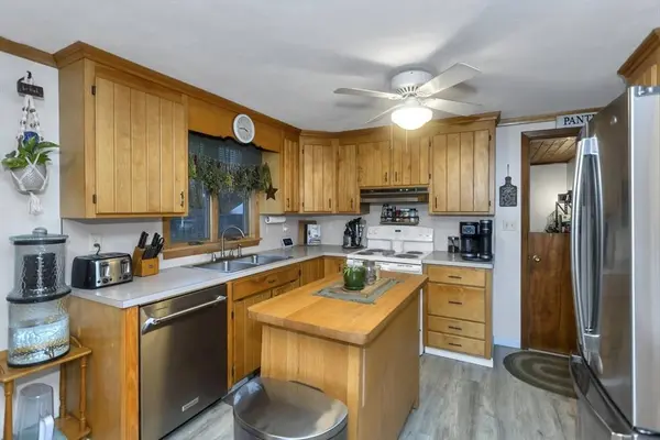 166 Montgomery Rd, Westfield, MA 01085