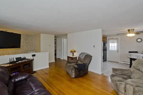 125 Pondview Dr, Ludlow, MA 01056