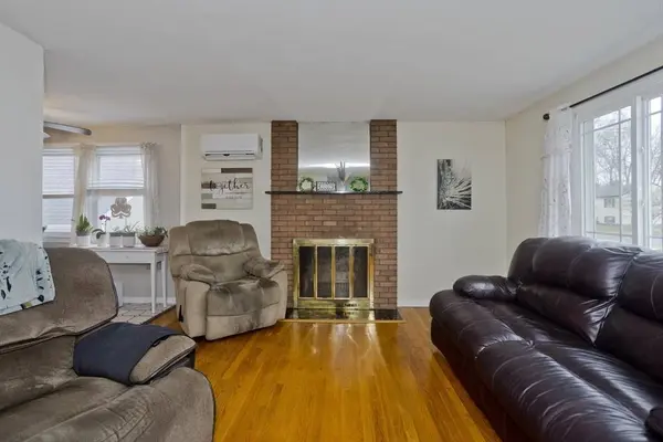 125 Pondview Dr, Ludlow, MA 01056