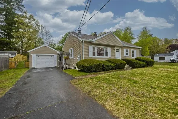 29 Birchwood Rd, Southwick, MA 01077