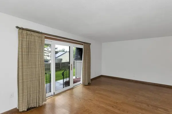 58 Beekman Dr #58, Agawam, MA 01001