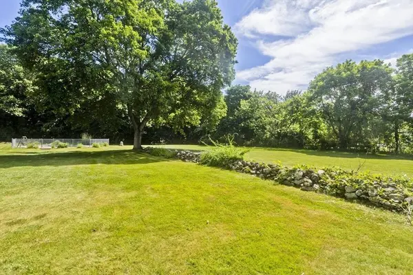 138 Vining Hill Rd, Southwick, MA 01077