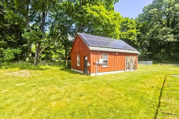 138 Vining Hill Rd, Southwick, MA 01077