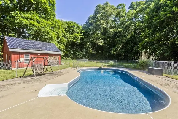 138 Vining Hill Rd, Southwick, MA 01077