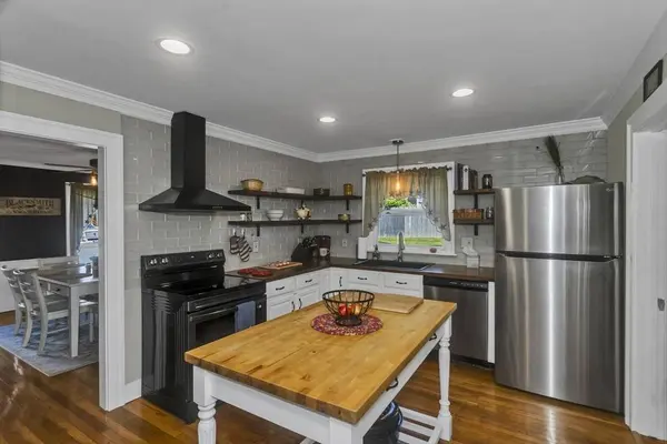 138 Vining Hill Rd, Southwick, MA 01077