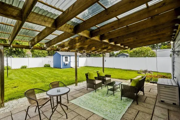 41 Dartmouth St, Agawam, MA 01001