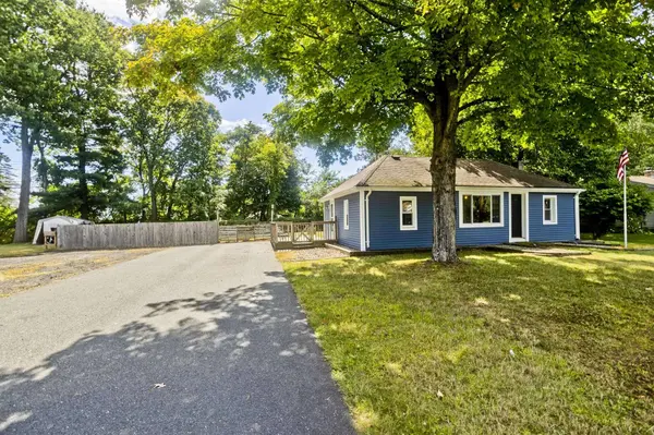 3 Field St, Southwick, MA 01077