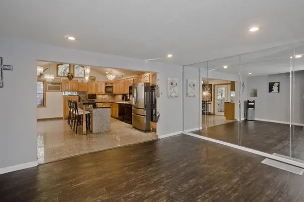 688 S West St, Agawam, MA 01030