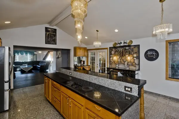 688 S West St, Agawam, MA 01030
