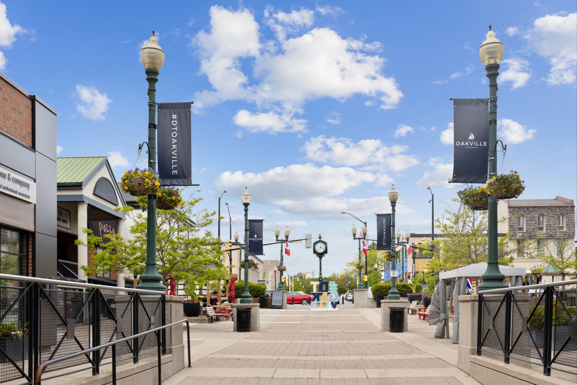 Downtown Oakville shops
