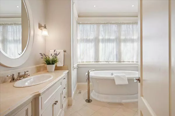 1267 Cumnock CRES, Oakville, ON L6J 2N6