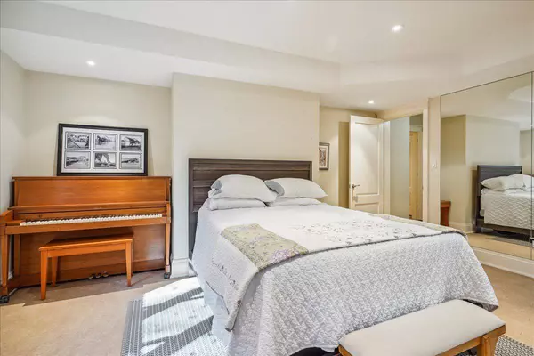 1267 Cumnock CRES, Oakville, ON L6J 2N6