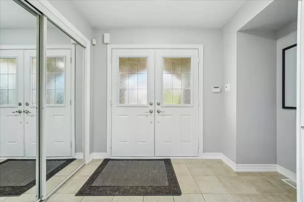 16 Beachville CIR, Brampton, ON L6X 0V4