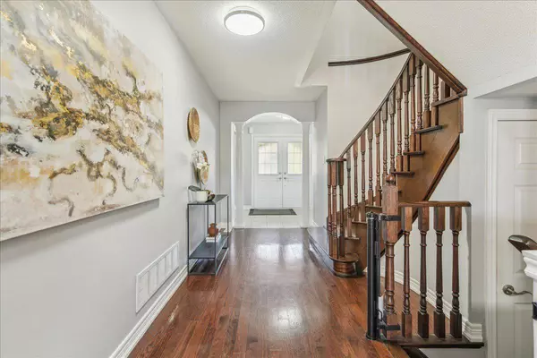 16 Beachville CIR, Brampton, ON L6X 0V4