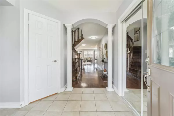 16 Beachville CIR, Brampton, ON L6X 0V4