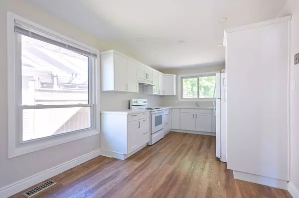 2471 Meadowood CRES, Oakville, ON L6L 1V5