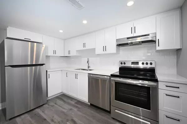 1295 Pinegrove RD #Lower, Oakville, ON L6L 2X2