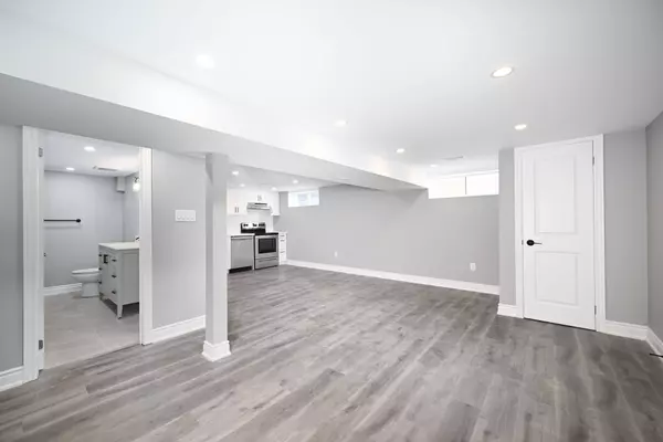 1295 Pinegrove RD #Lower, Oakville, ON L6L 2X2