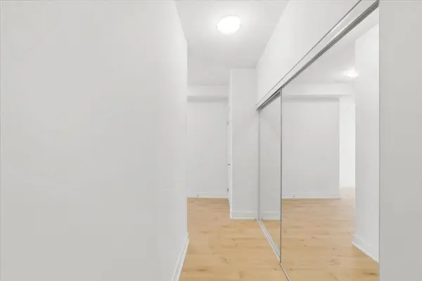 2088 James ST #403, Burlington, ON L7R 0H2