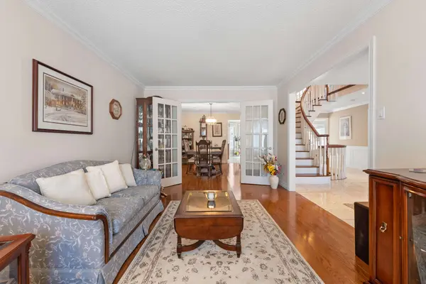 1150 Creekside DR, Oakville, ON L6H 4Z4