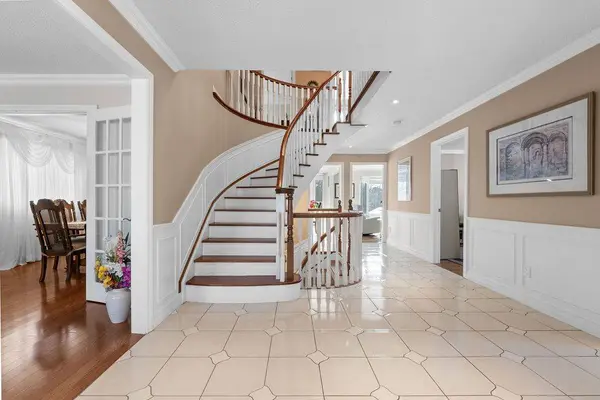 1150 Creekside DR, Oakville, ON L6H 4Z4