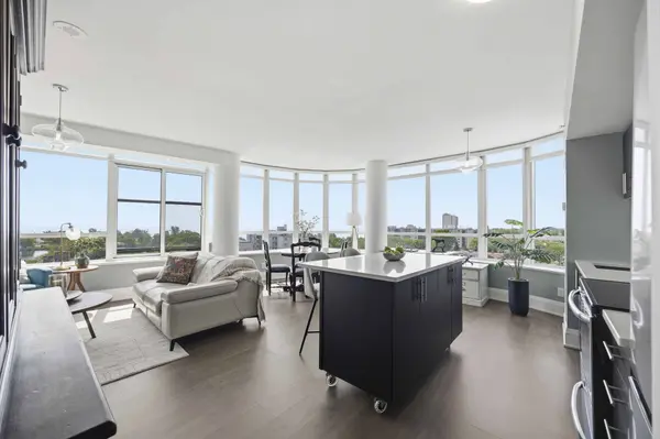11 Superior AVE #904, Toronto W06, ON M8V 0A7