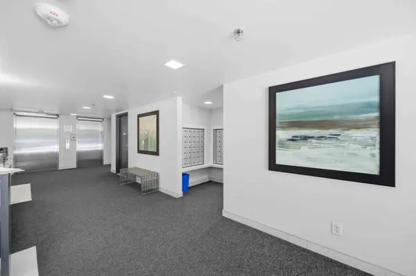 11 Superior AVE #904, Toronto W06, ON M8V 0A7