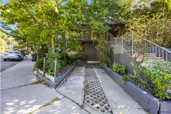 43 Mount Royal AVE, Toronto C02, ON M6H 2S2