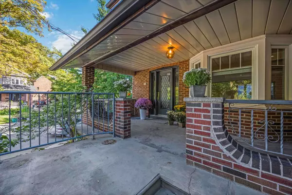 43 Mount Royal AVE, Toronto C02, ON M6H 2S2