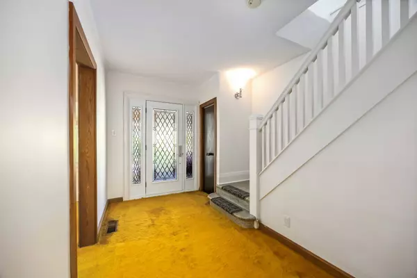 43 Mount Royal AVE, Toronto C02, ON M6H 2S2