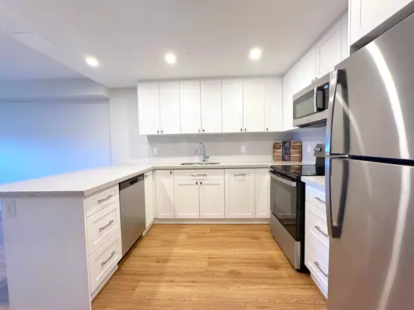 165 La Rose AVE #811, Toronto W09, ON M9P 3S9