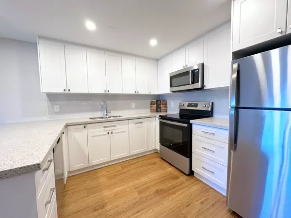 165 La Rose AVE #811, Toronto W09, ON M9P 3S9