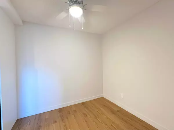 165 La Rose AVE #811, Toronto W09, ON M9P 3S9