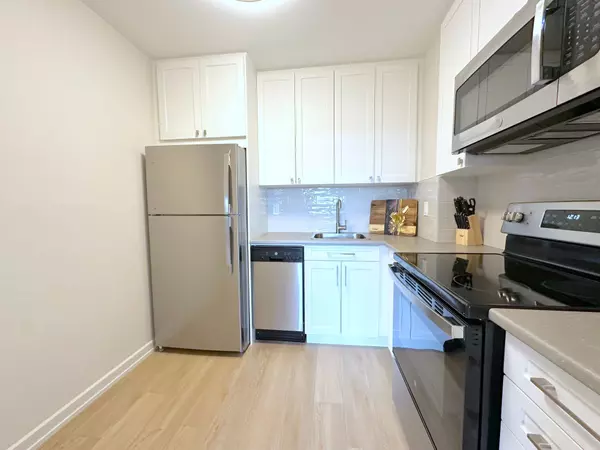 30 Denton AVE #802, Toronto E06, ON M1L 4P2