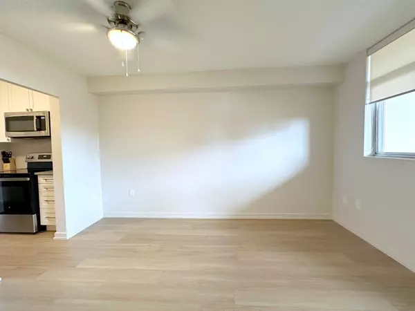 30 Denton AVE #802, Toronto E06, ON M1L 4P2